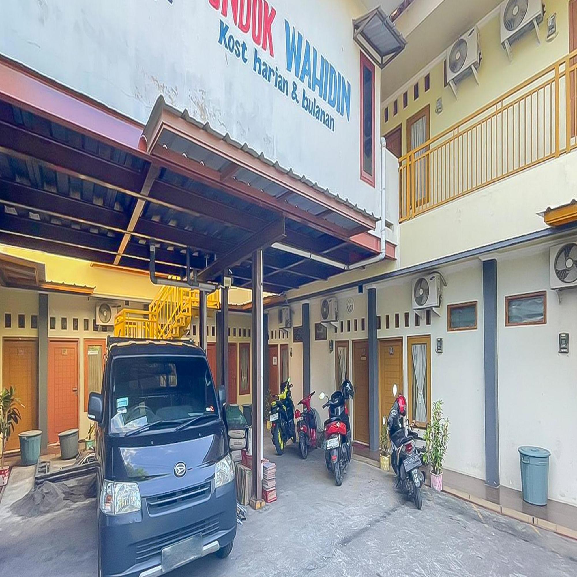 Reddoorz At Wahidin Street Cirebon Hotel Exterior photo