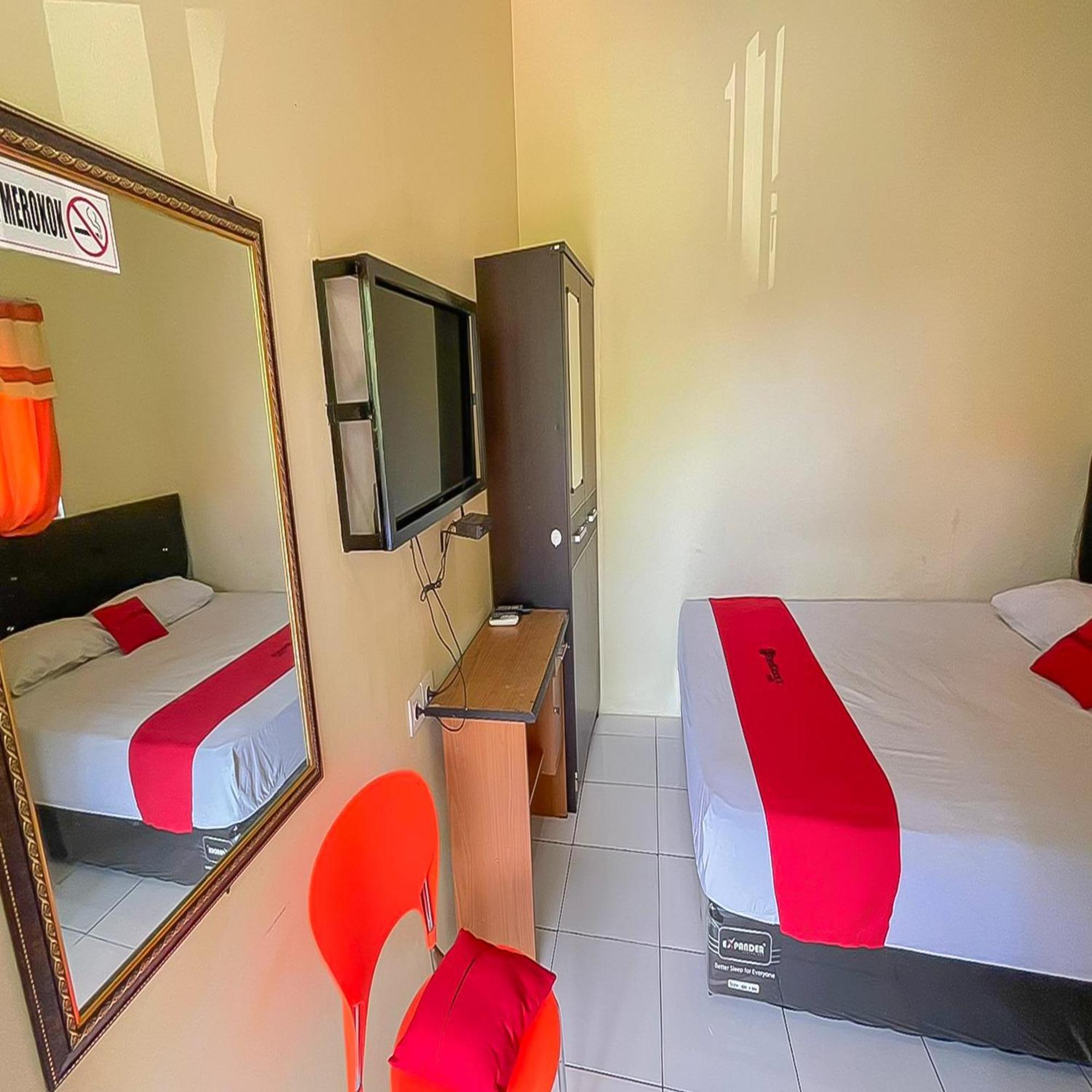 Reddoorz At Wahidin Street Cirebon Hotel Exterior photo